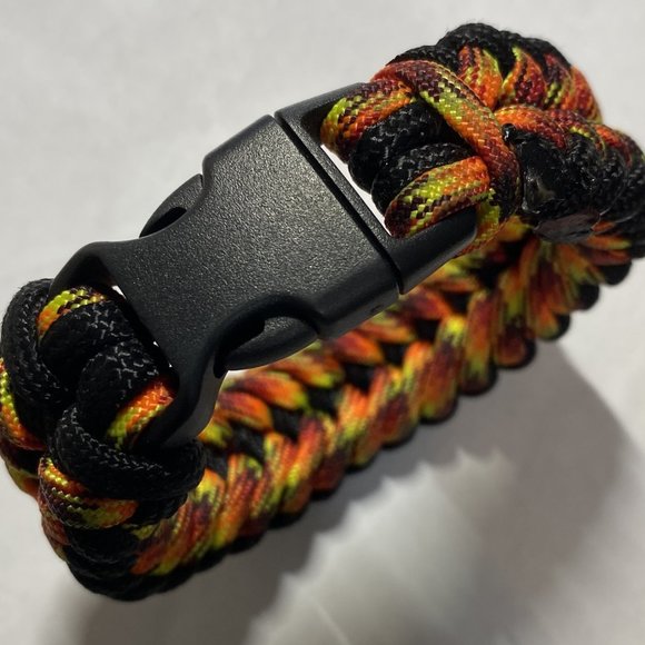 Paracord Bracelet - Picture 1 of 4